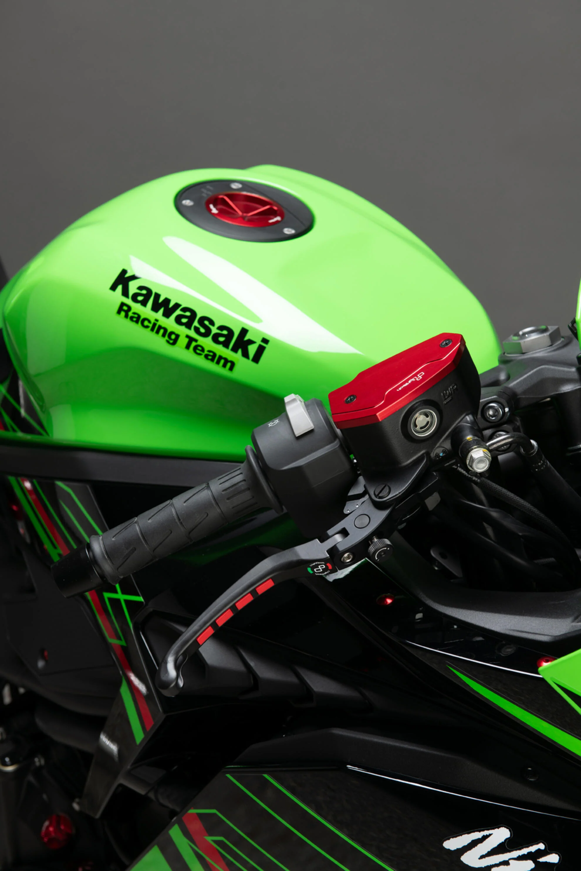 Ausgleichsbehälter-Deckel Vorne LighTech Kawasaki ZX-4 RR (23-25) FBC16 - Image 5