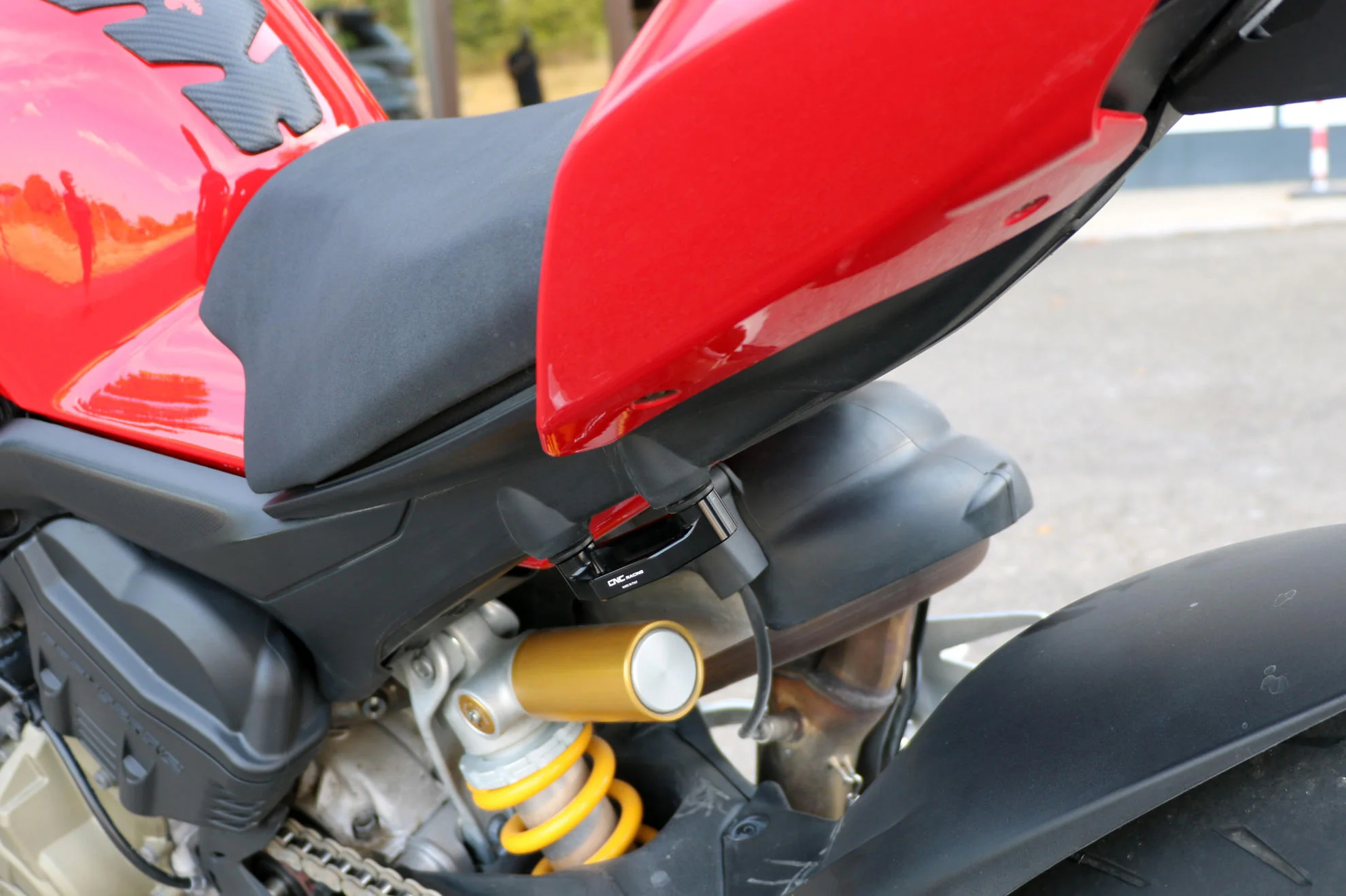 Sozius-Fußrasten Abdeckplatten Aluminium CNC Racing Ducati Panigale V4/S/R (25-26) PET52 - Image 4