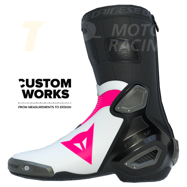 Dainese Axial 2 Racing und Straßen Motorradstiefel | Herren | Fuxia / Weiß | Custom Works - Image 3