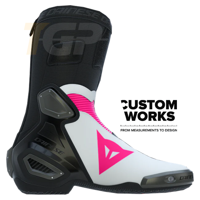 Dainese Axial 2 Racing und Straßen Motorradstiefel | Herren | Fuxia / Weiß | Custom Works - Image 4