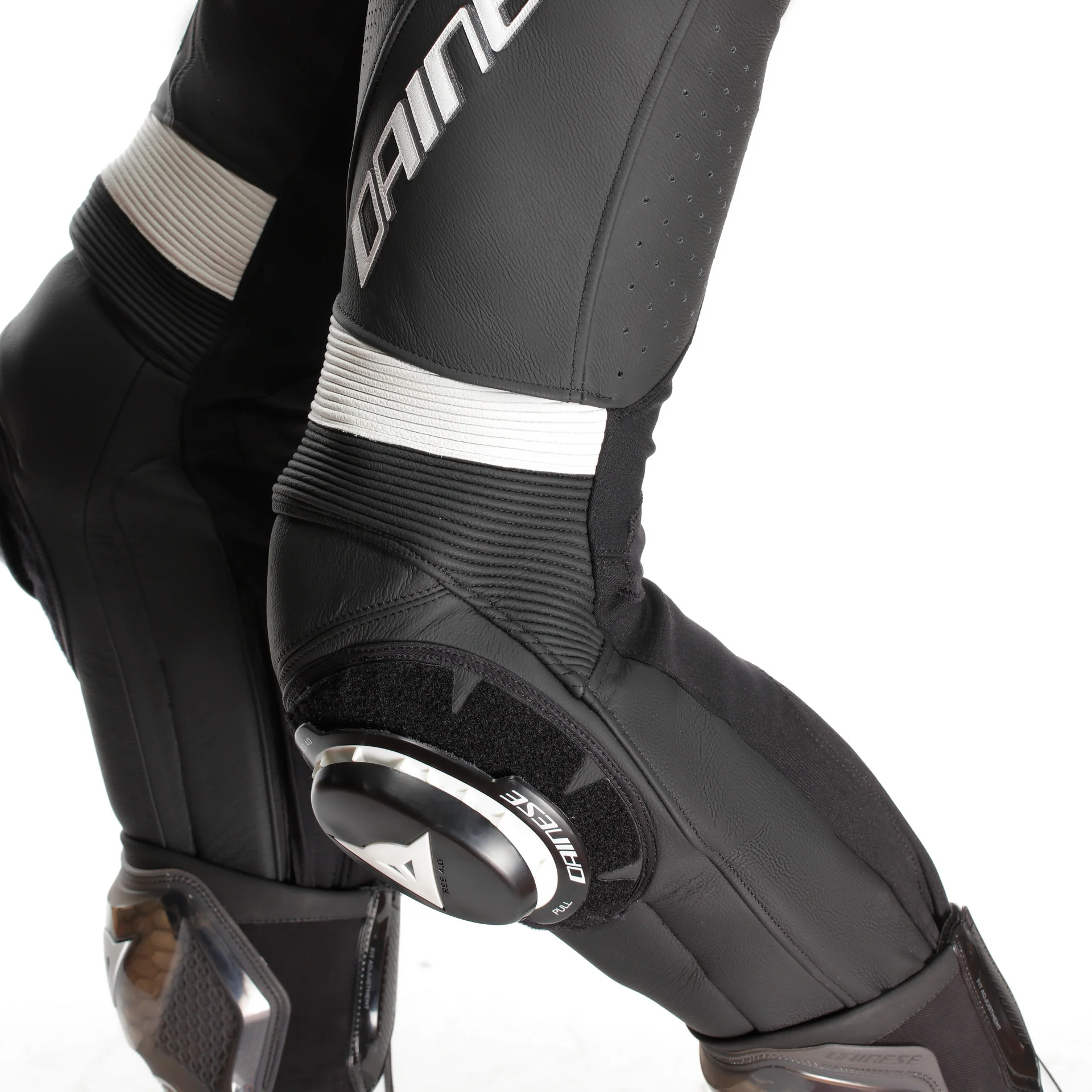 Dainese Laguna Seca 6 Einteiler Lederkombi – Perforierter Rennanzug | Herren | Schwarz/Weiß - Image 10