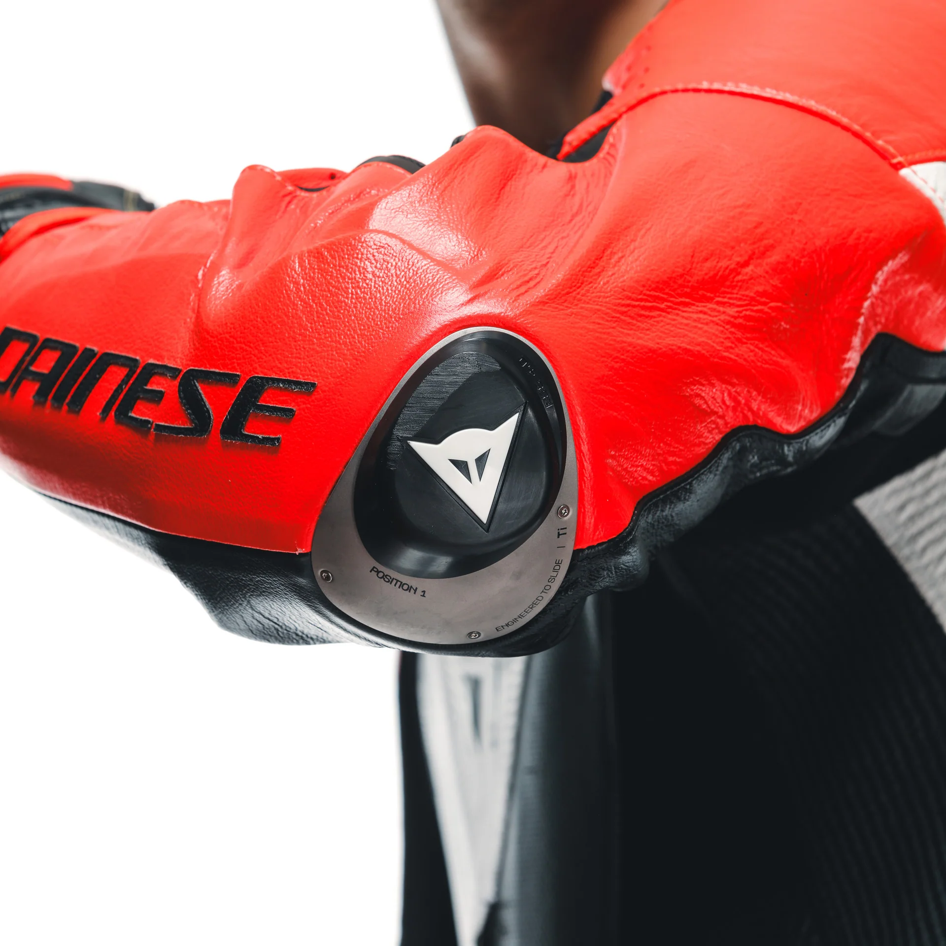 Dainese Mugello 3 D-AIR® Einteiler Lederkombi – Perforierter Airbag Rennanzug | Herren | Schwarz/Rot - Image 10