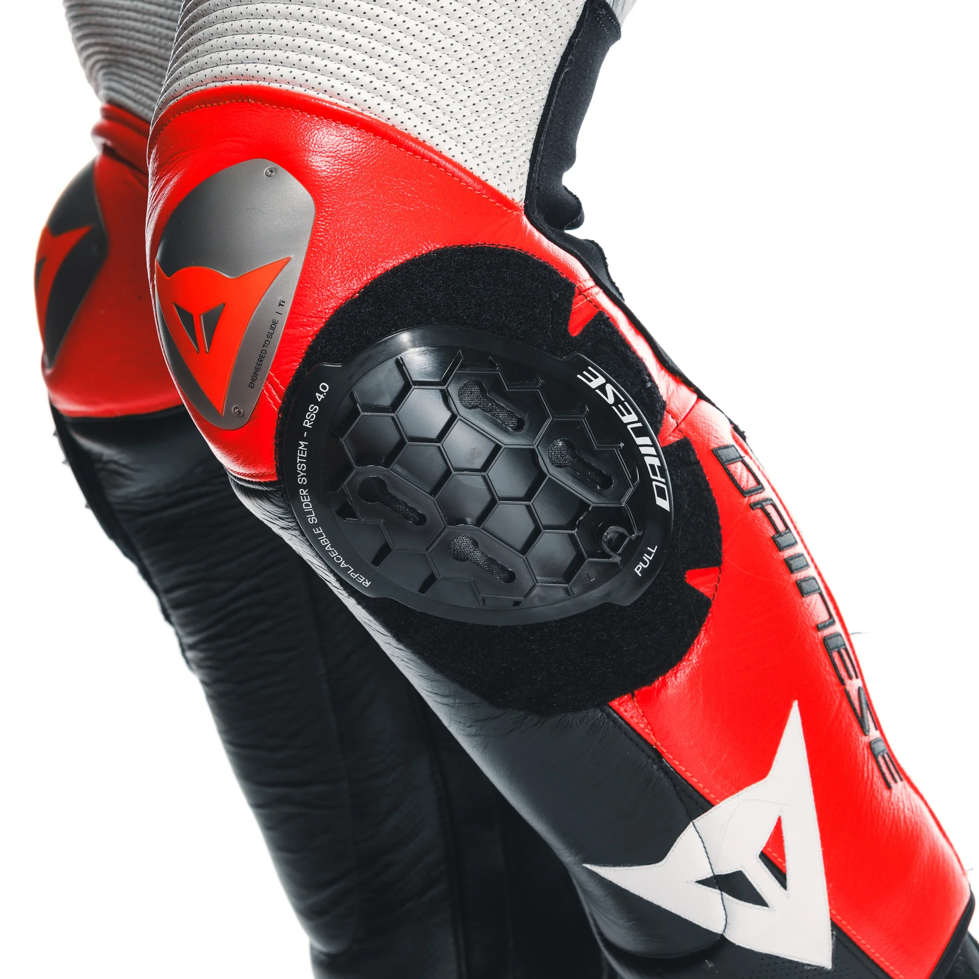 Dainese Mugello 3 D-AIR® Einteiler Lederkombi – Perforierter Airbag Rennanzug | Herren | Schwarz/Rot - Image 4