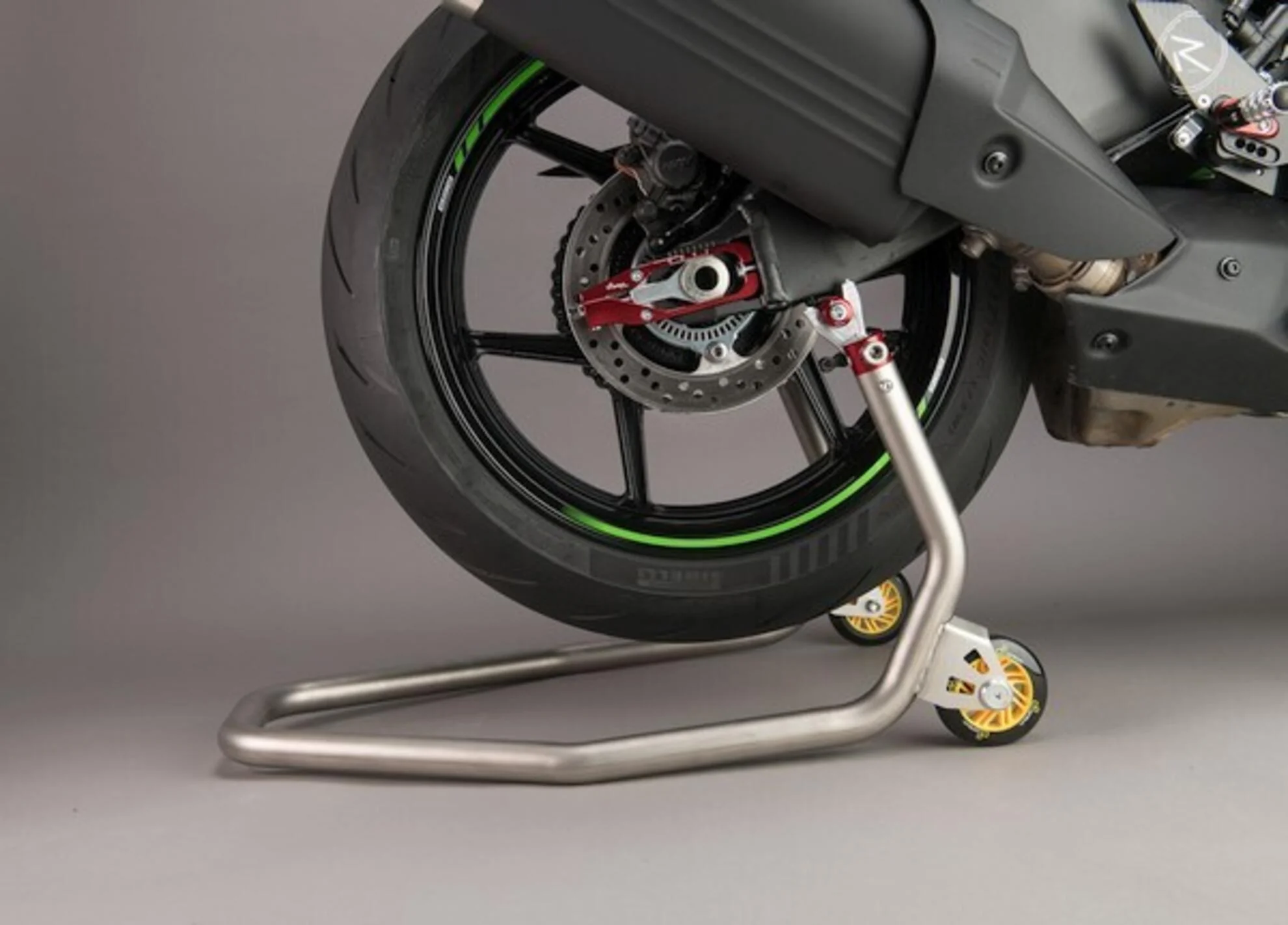 Edelstahl Hinterradständer LighTech Ducati Panigale V4/S/R (25-26) mit Gabelaufnahmen RSS005F - Image 3