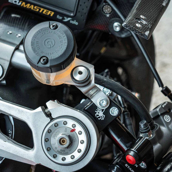 Halterkit Ausgleichsbehälter Bremse/Kupplung WorldSSP Feel Racing Ducati Panigale V2 955 (20-24) FR.08.KIT - Image 3
