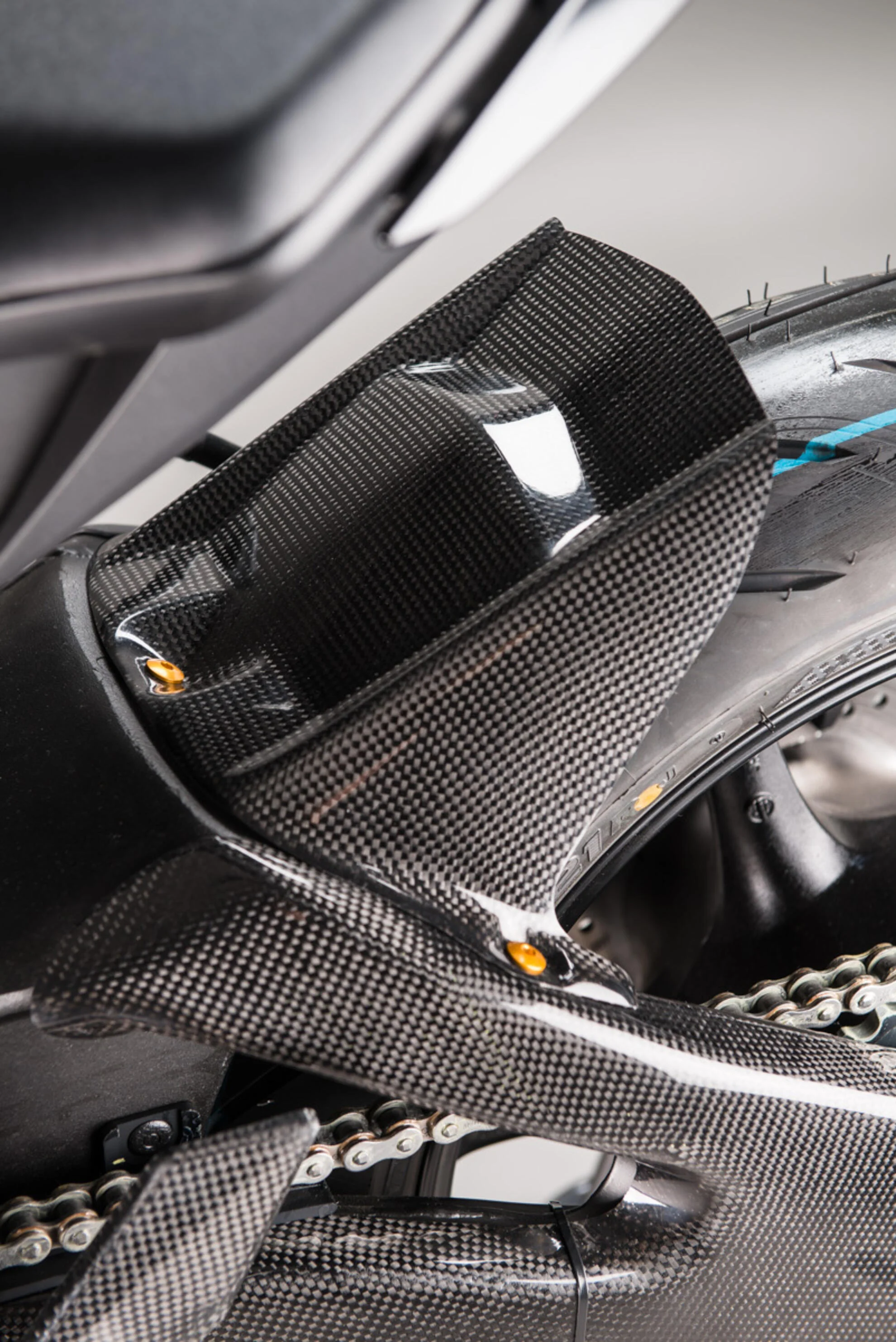 Hinterer Kotflügel Carbon LighTech Yamaha YZF-R6 RJ11, RJ15, RJ27 (06-26) CARY9920 - Image 2