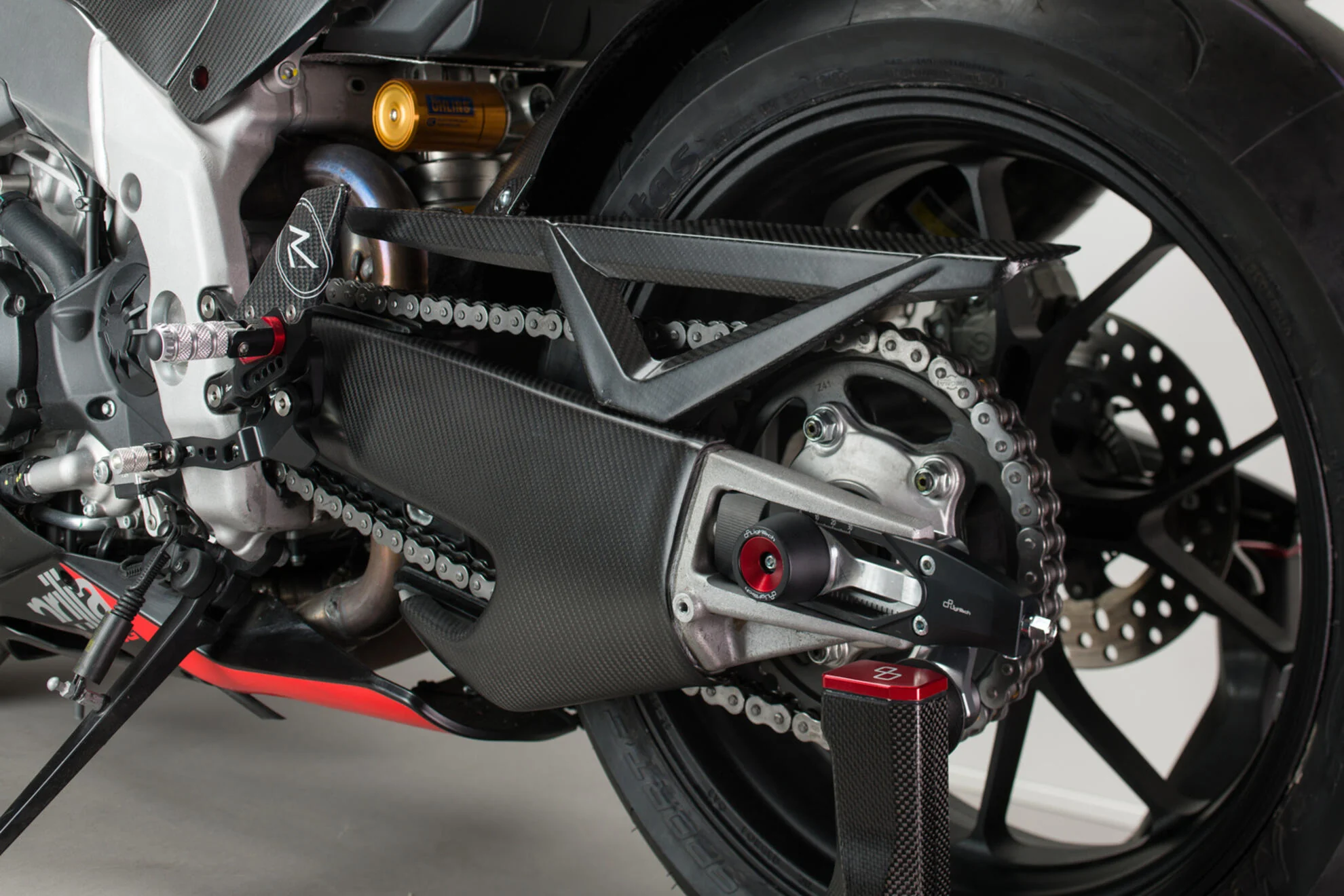 Kettenabdeckung Carbon LighTech Aprilia RSV4/RR/1100 Factory (21-26) CARA2012 - Image 2