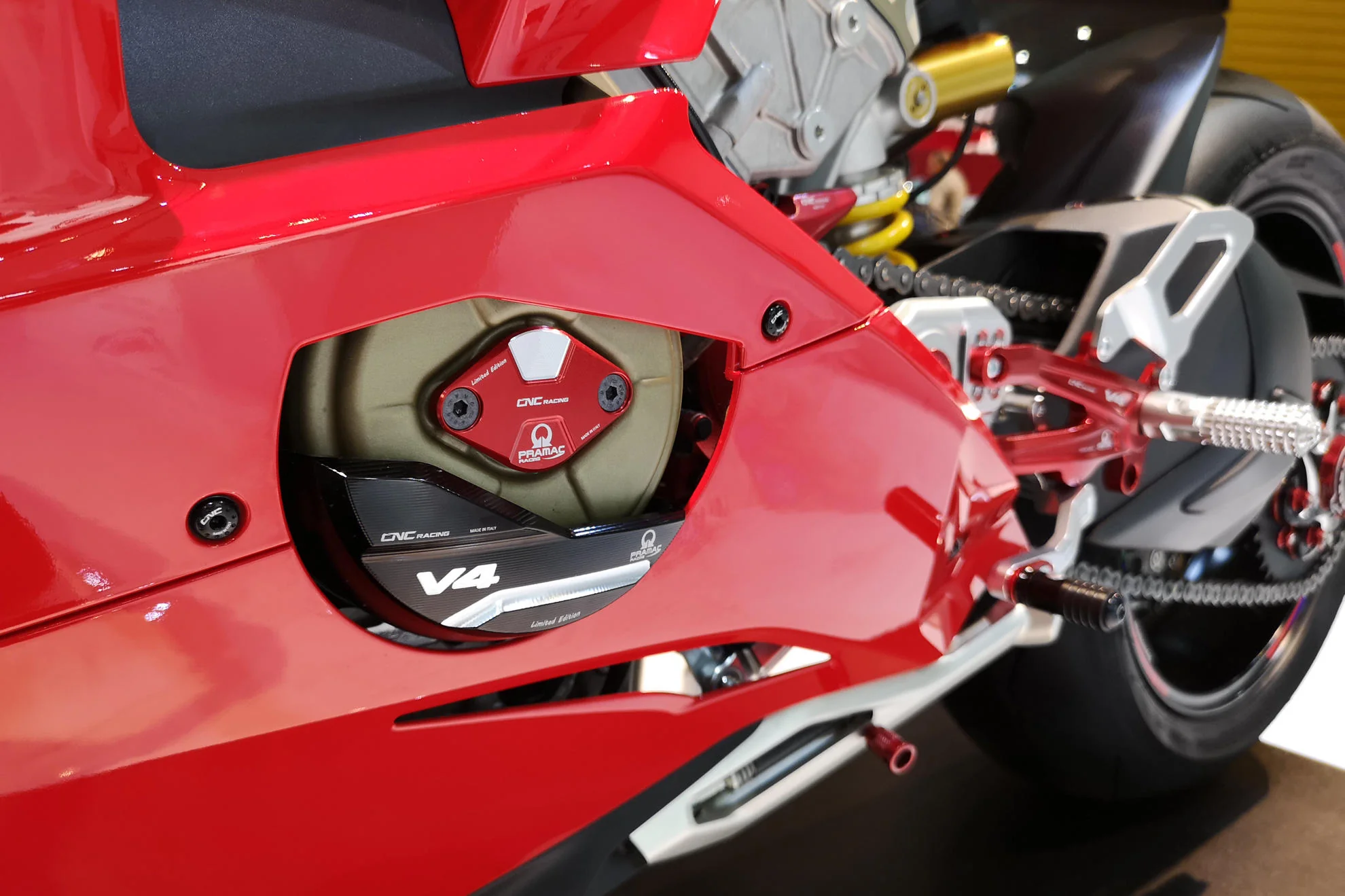 Aluminium Lichtmaschinen Protektor Schutzabdeckung Pramac Racing Limited Edition CNC Racing Ducati Panigale V4/S/R (25-26) PR311BPR - Image 3