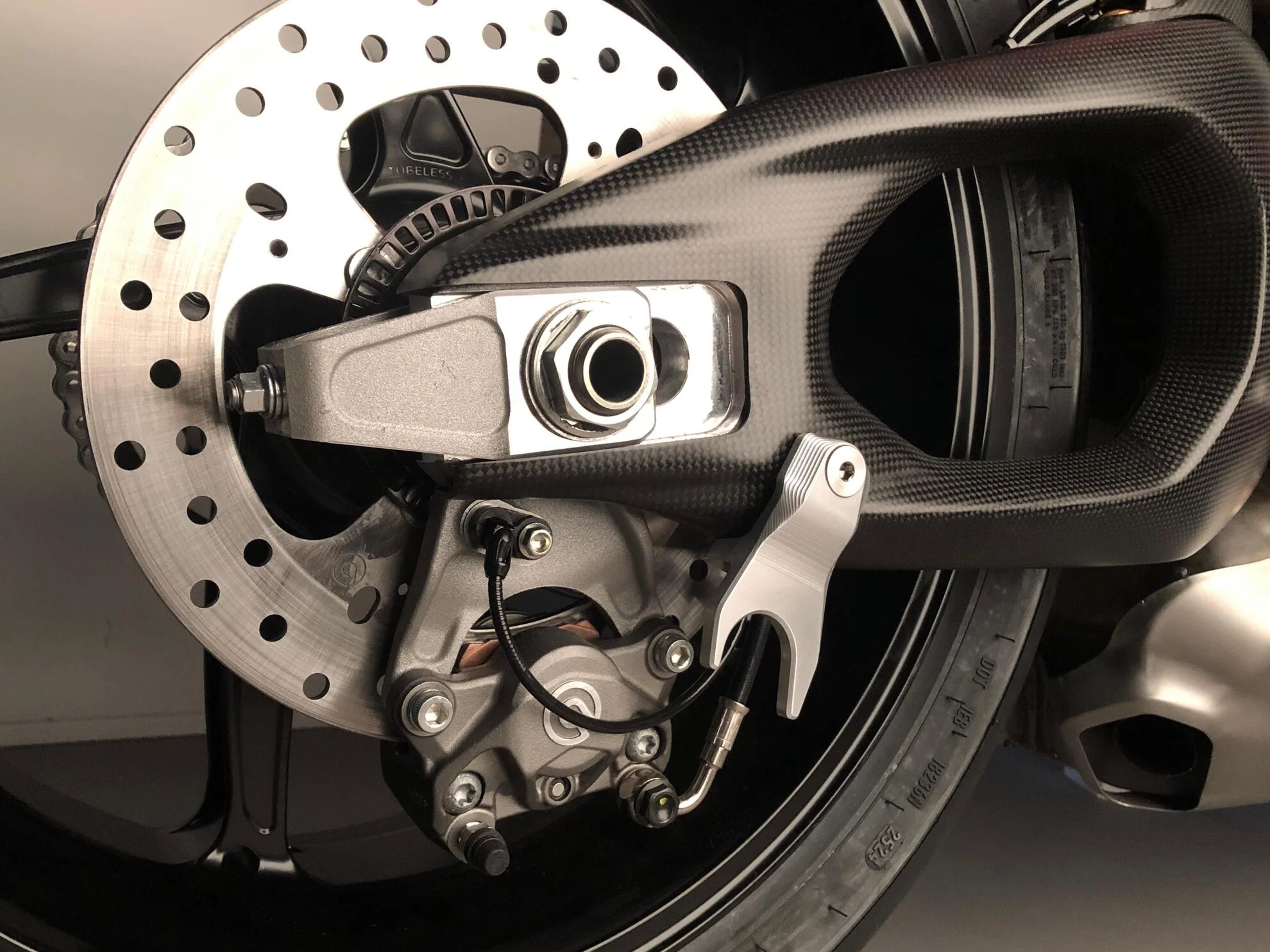 Ständeraufnahmen LighTech für Ständer mit Rollen für Ducati Panigale V4/S/R (25-26) FTEDU001 - Image 3