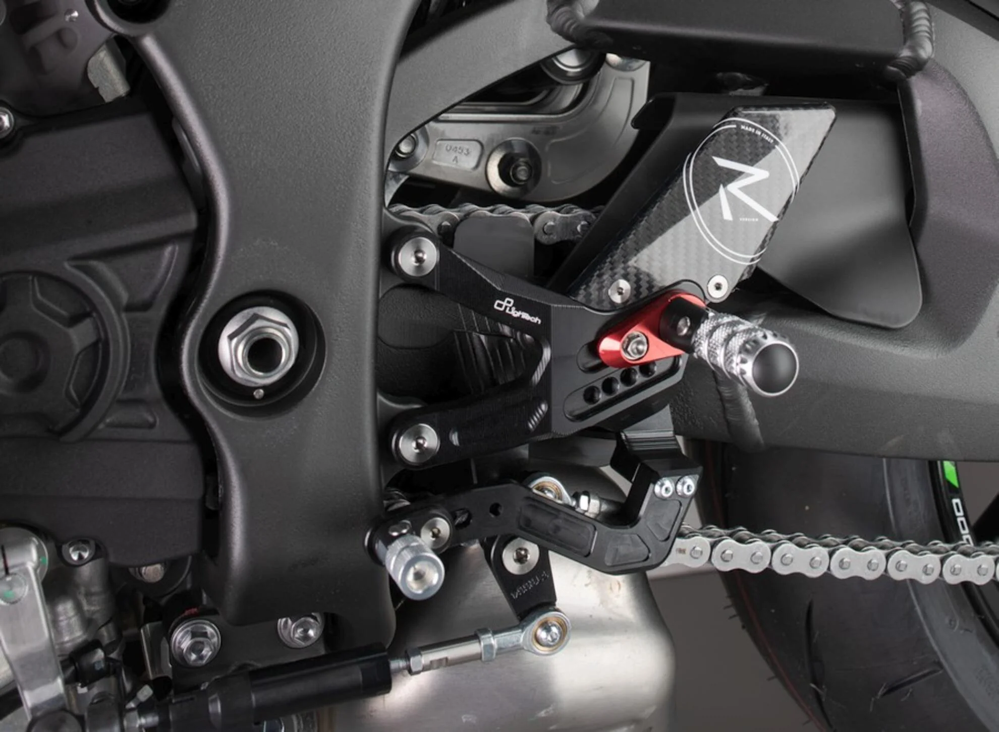 Fußrastenanlage R LighTech Kawasaki ZX-10 R/RR (21-26) FTRKA011R - Image 6