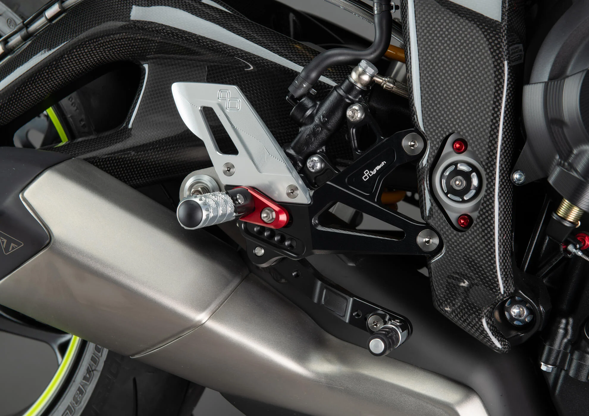 Fußrastenanlage R LighTech Triumph Daytona 675/765 (13-21) FTRTR005R - Image 3