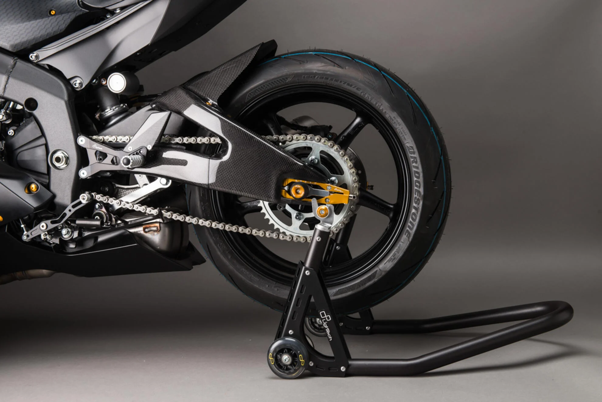 Schwingenabdeckung Carbon LighTech Yamaha YZF-R6 RJ27 (17-26) CARY9961 - Image 2