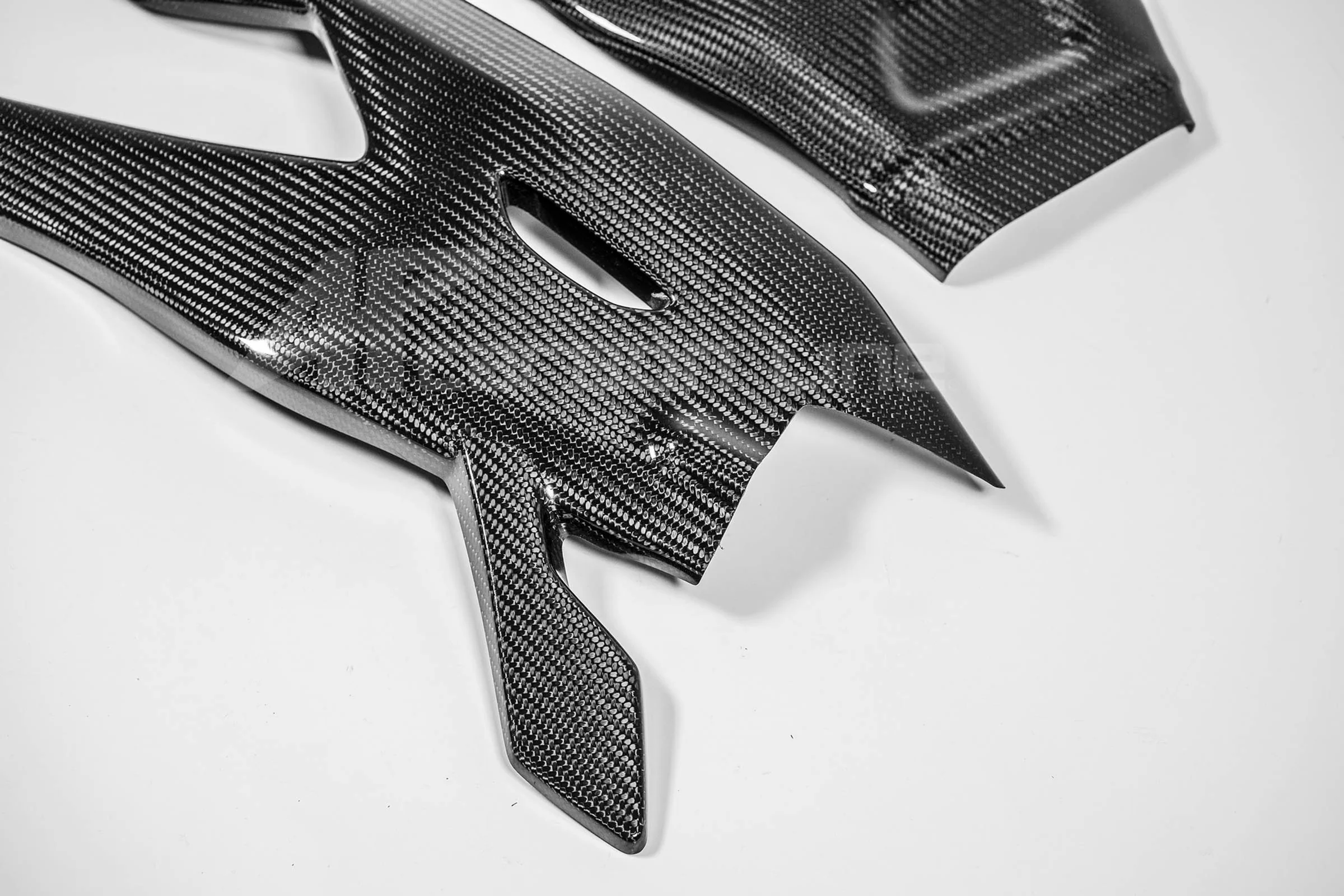 Schwingenabdeckungen 200g AP Carbon Line Yamaha YZF-R1/M RN32, RN49 und RN65 (15-26) - Image 3