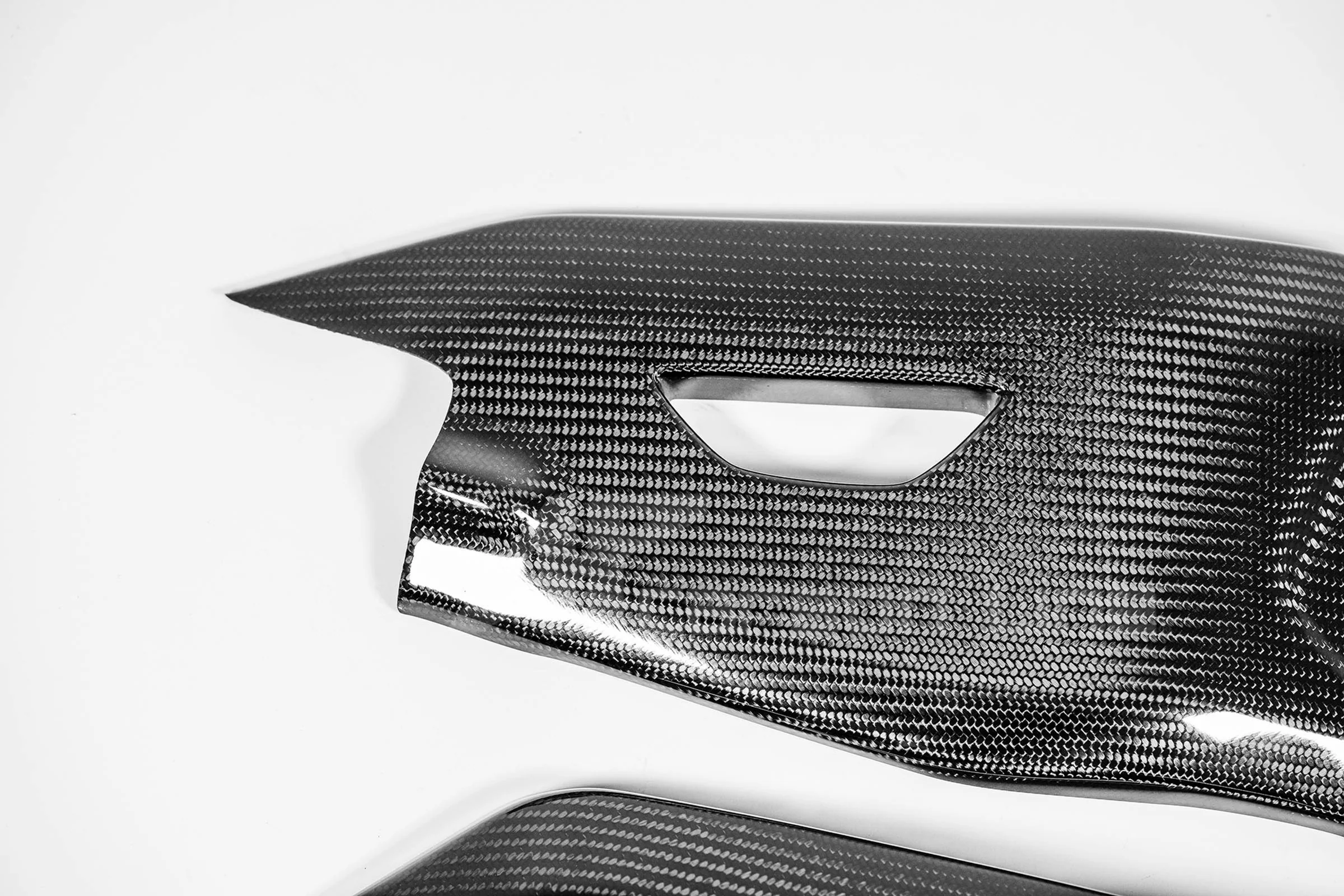Schwingenabdeckungen 200g AP Carbon Line Yamaha YZF-R1/M RN32, RN49 und RN65 (15-26) - Image 5
