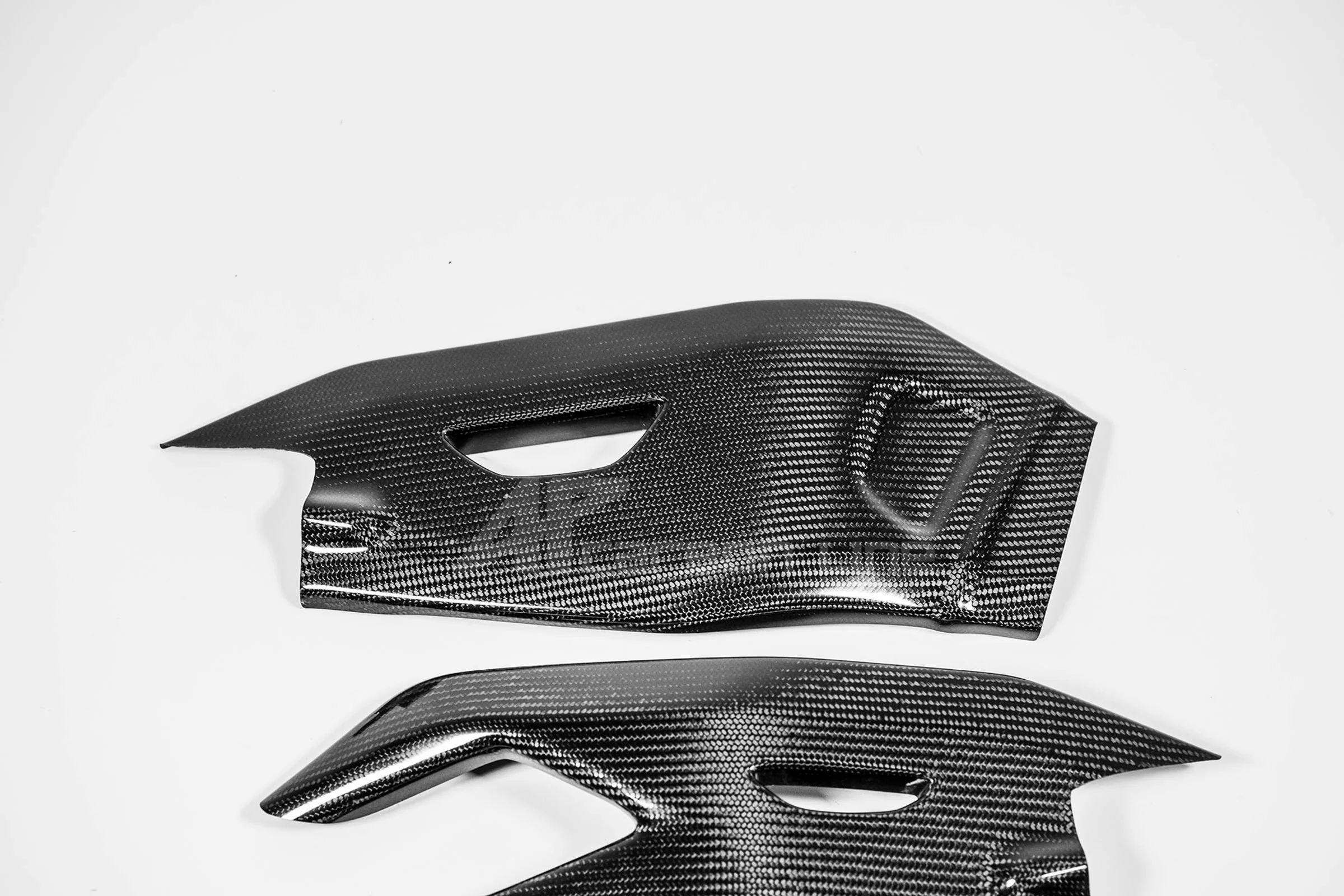 Schwingenabdeckungen 200g AP Carbon Line Yamaha YZF-R1/M RN32, RN49 und RN65 (15-26) - Image 6
