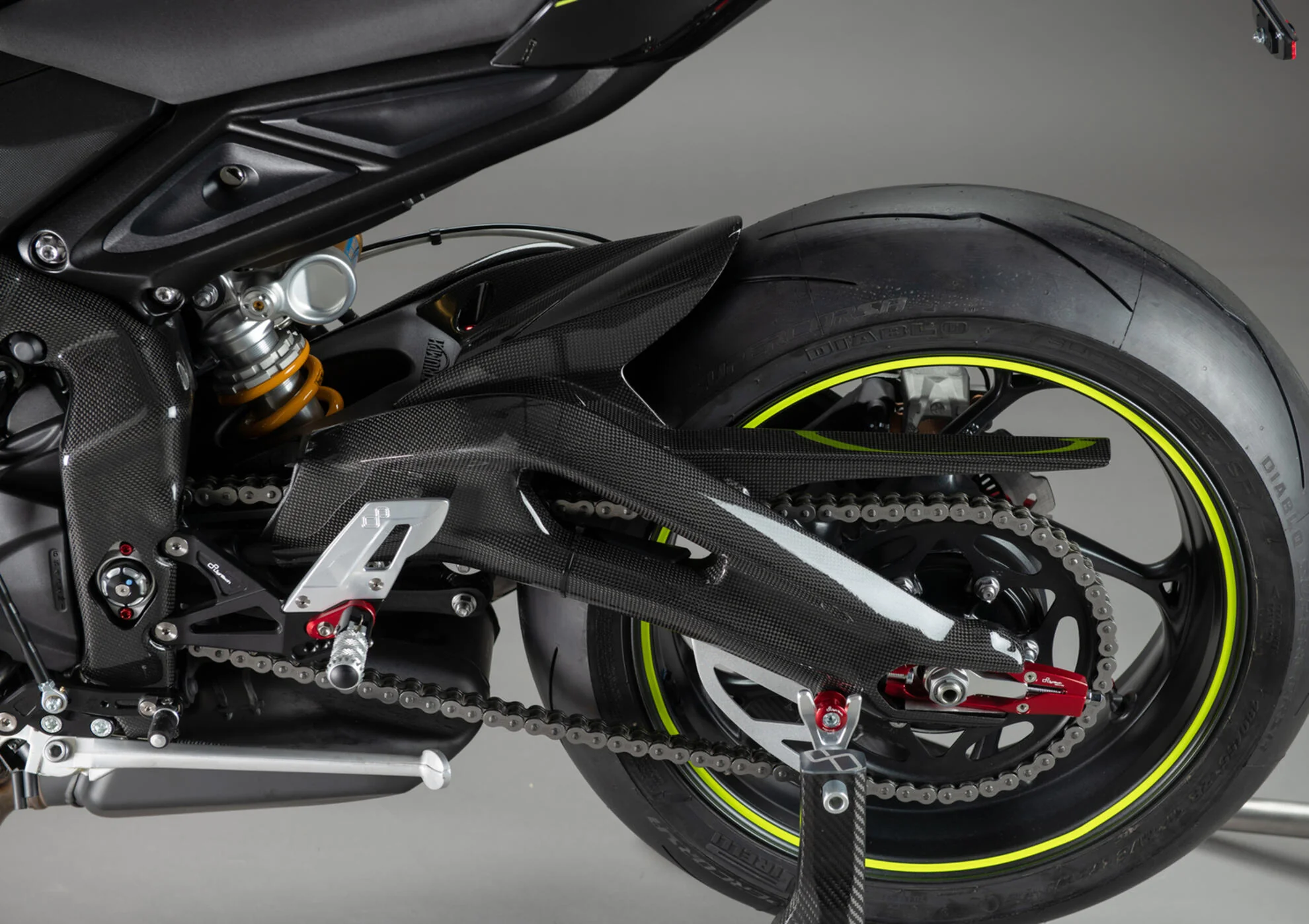 Schwingenabdeckungen Carbon LighTech Triumph Street Triple 765 S / R / RS / Moto2 (17-26) CART2460 - Image 3
