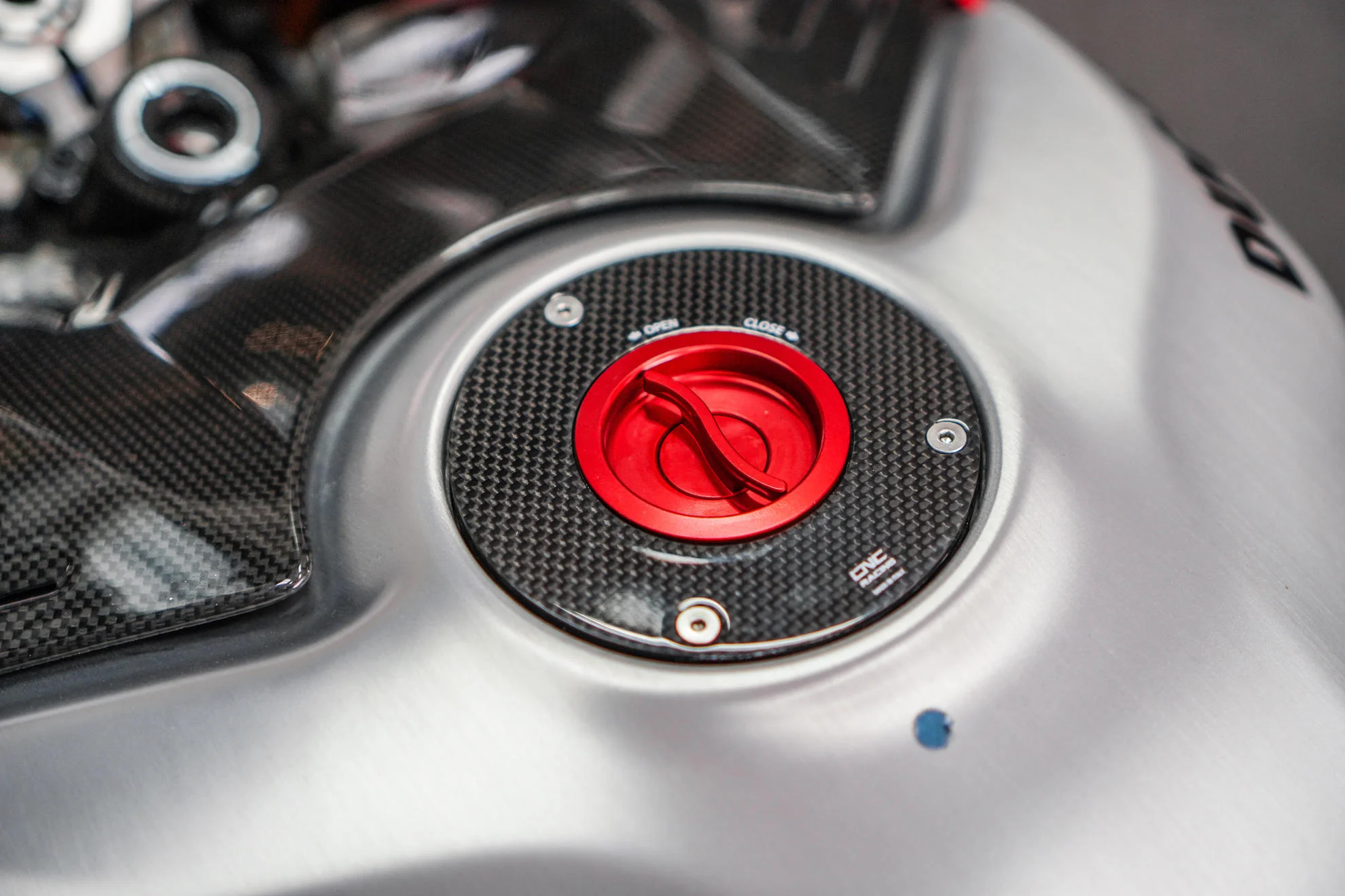 Tankdeckel Carbon CNC Racing Ducati Panigale V4/S/R (25-26) TSB21 - Image 2