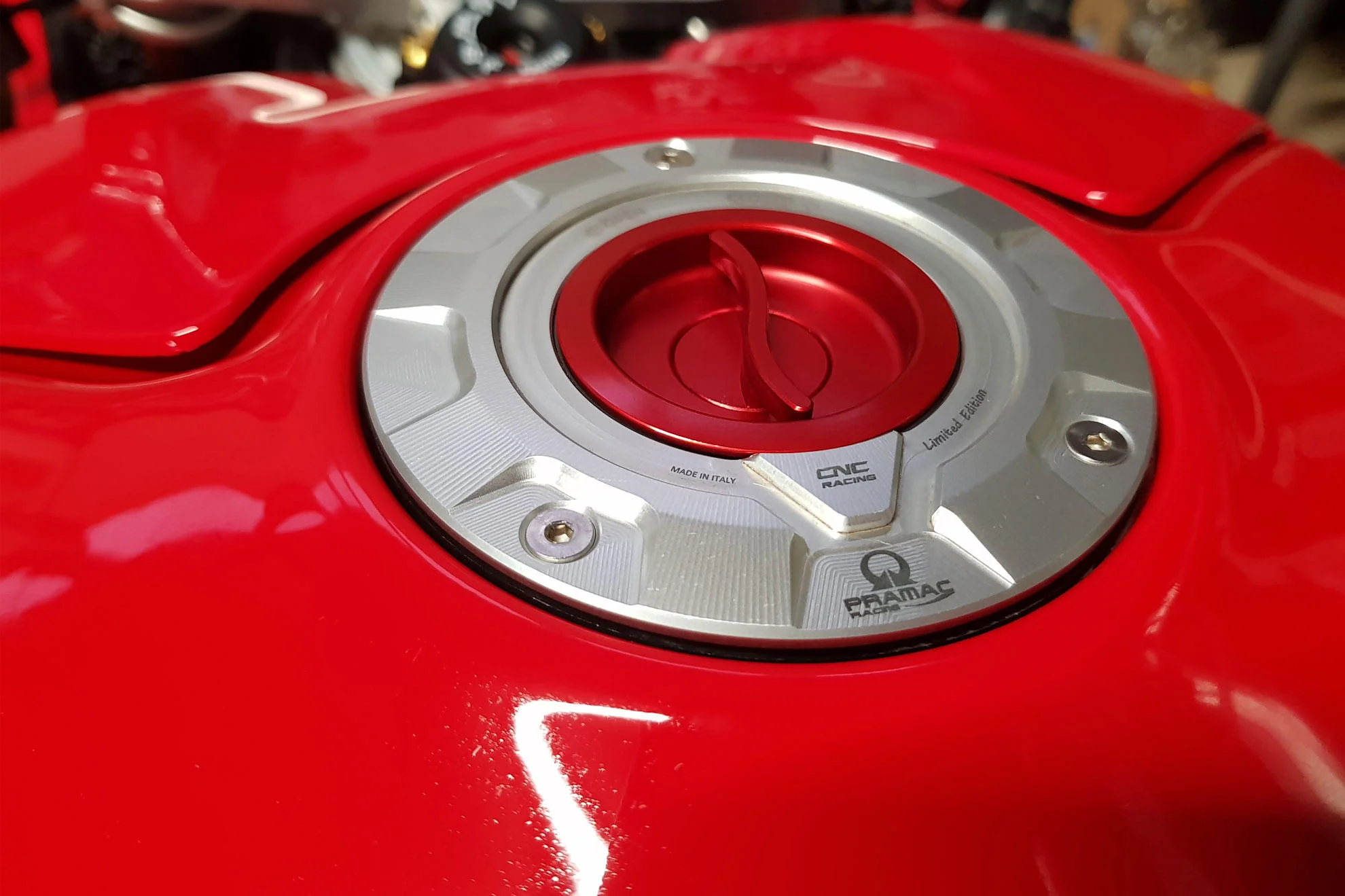 Tankdeckel mit Schnellverschluss Pramac Racing Limited Edition CNC Racing Ducati Panigale V4/S/R (25-26) TS423PR - Image 7