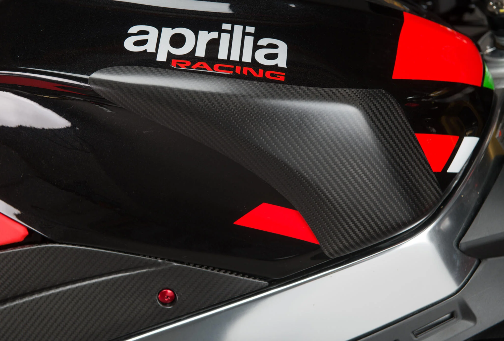 Tankschutz Protektoren Carbon LighTech Aprilia RSV4/RR/1100 Factory (21-26) CARA2090 - Image 3