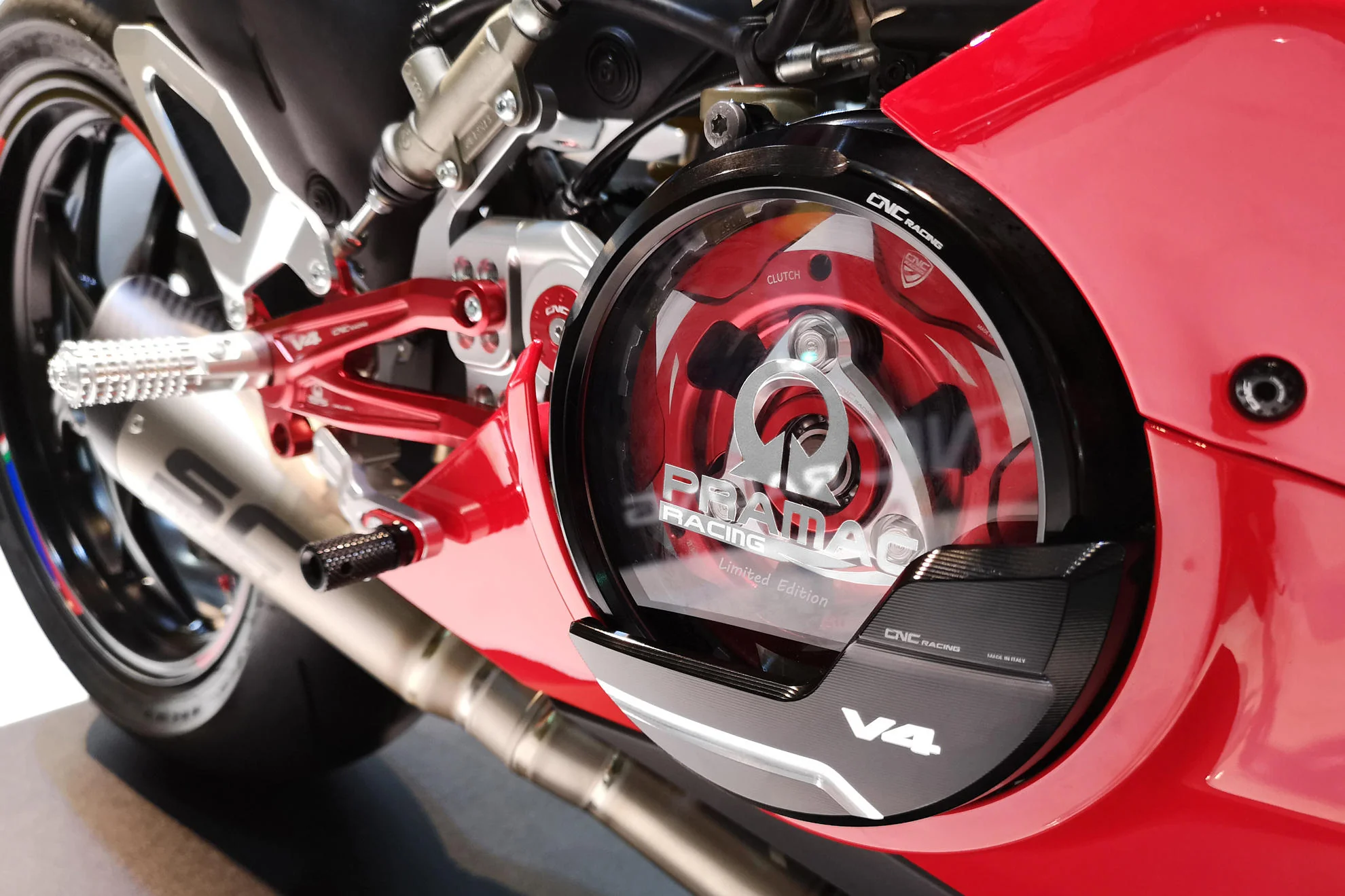 Transparenter Kupplungsdeckel Pramac Racing Limited Edition CNC Racing Ducati Panigale V4/S (25-26) CA210PR - Image 3